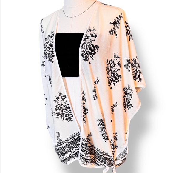 DO EVERYTHING IN LOVE Boho Ivory Cream & Black Floral Summer Kimono Wrap - Picture 1 of 15